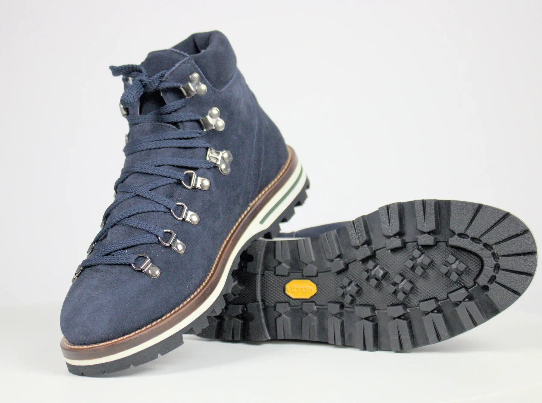 Cortina Suede, Pilota